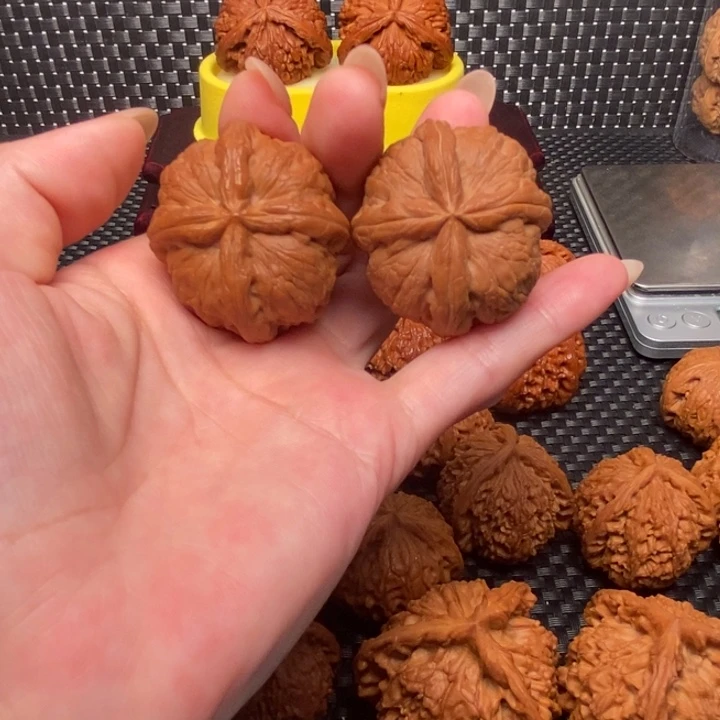 文玩核桃吊坠元宝四棱