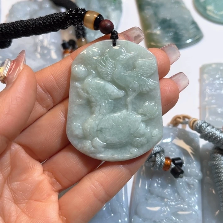 翡翠颈饰未镶嵌翡翠