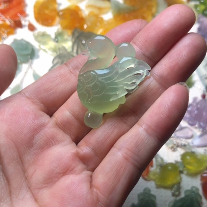 蛇纹石玉未镶嵌耳坠