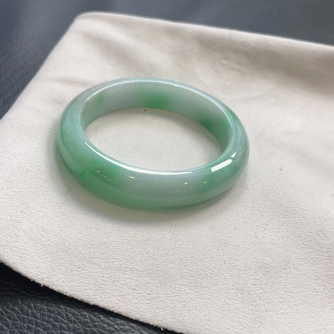 翡翠未镶嵌手镯纹裂52