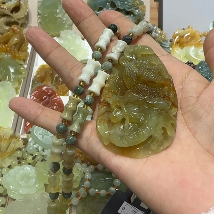 蛇纹石玉吊坠未镶嵌