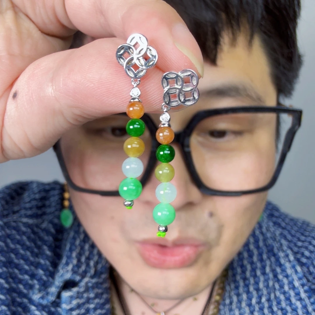 翡翠未镶嵌颈饰一对