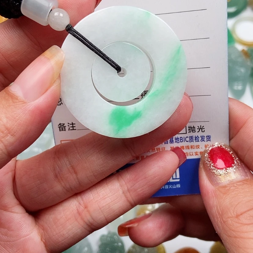 【闪购商品】翡翠颈饰未镶嵌平安扣