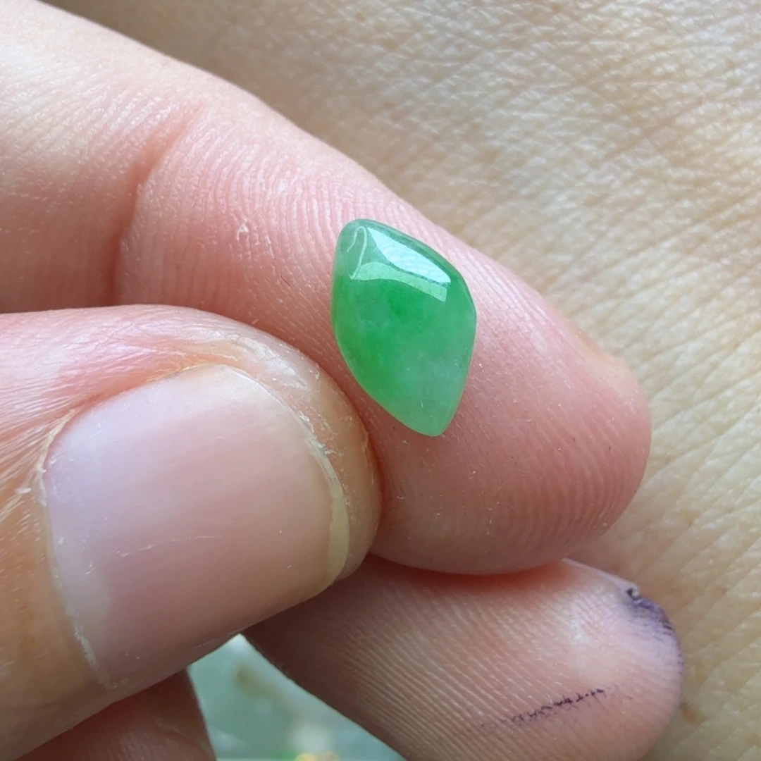 翡翠未镶嵌颈饰106