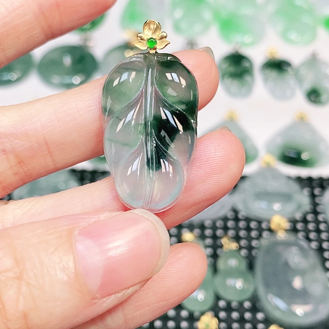 翡翠18K金镶嵌颈饰