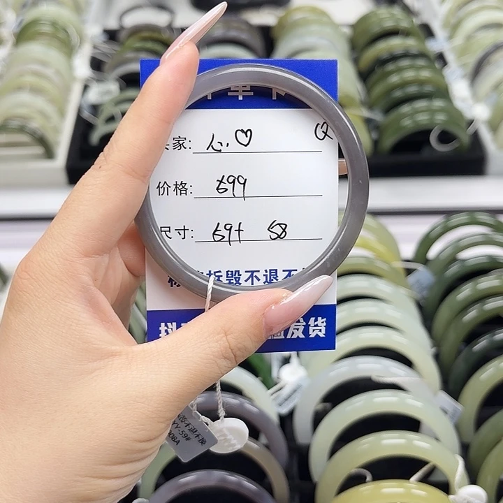 心***和田玉未镶嵌手镯