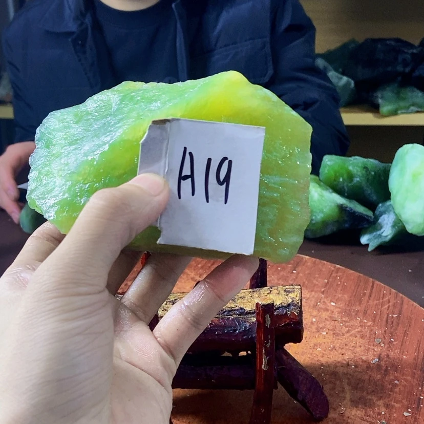 【闪购商品】蛇纹石玉岫玉原石未镶嵌缘**艺