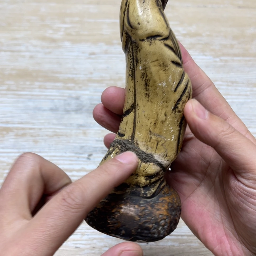 瓷片茉*茶密密麻麻地排列着一个