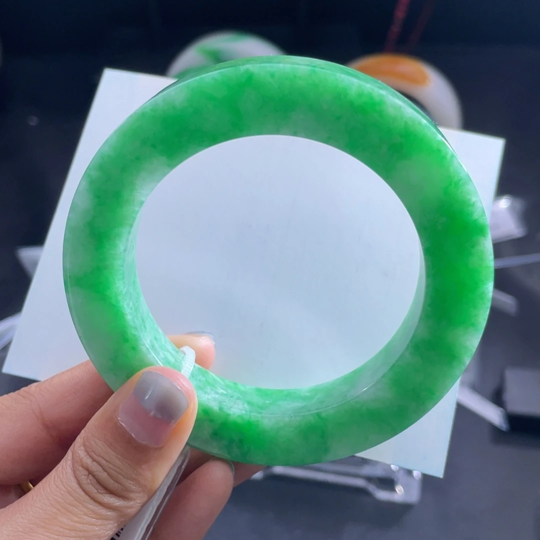 定制翡翠未镶嵌手镯