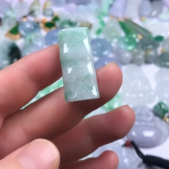 翡翠未镶嵌颈饰竹节