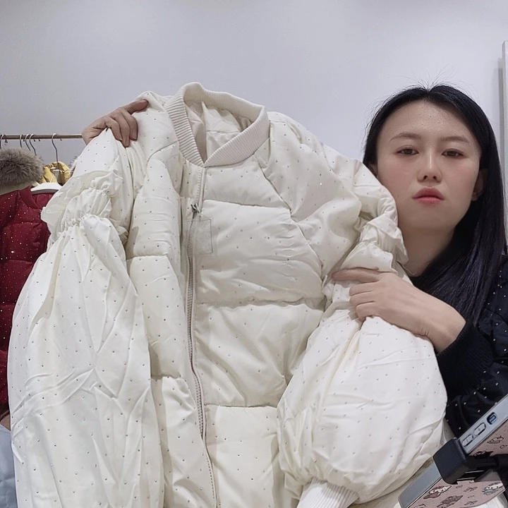 28216白色带钻外套