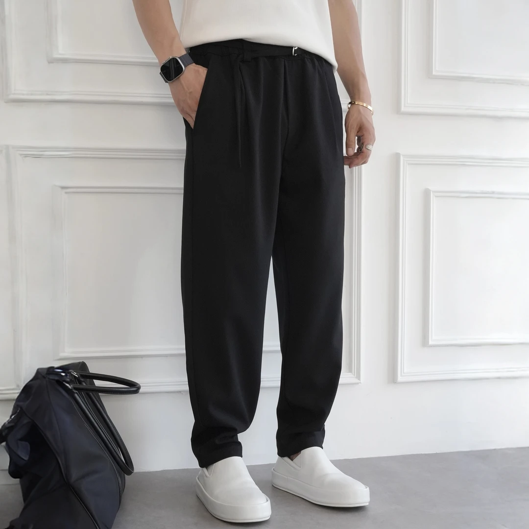 韩版简约肌理感暗竖纹纯色休闲裤男秋季潮流新款微锥直筒裤送腰带