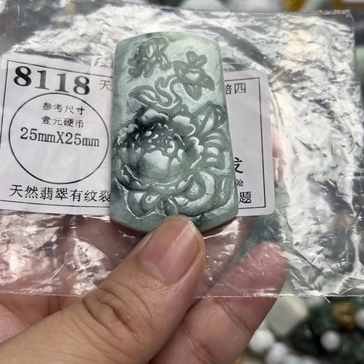 翡翠未镶嵌颈饰8118