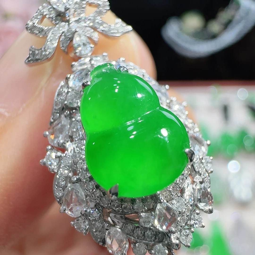 翡翠吊坠(不含链)18K金镶嵌