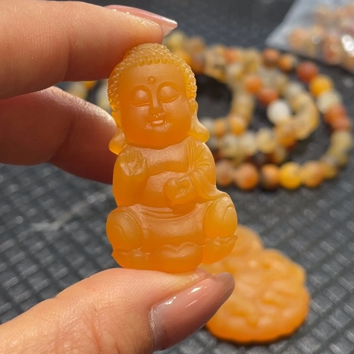 未镶嵌石英质玉（黄龙玉）挂件