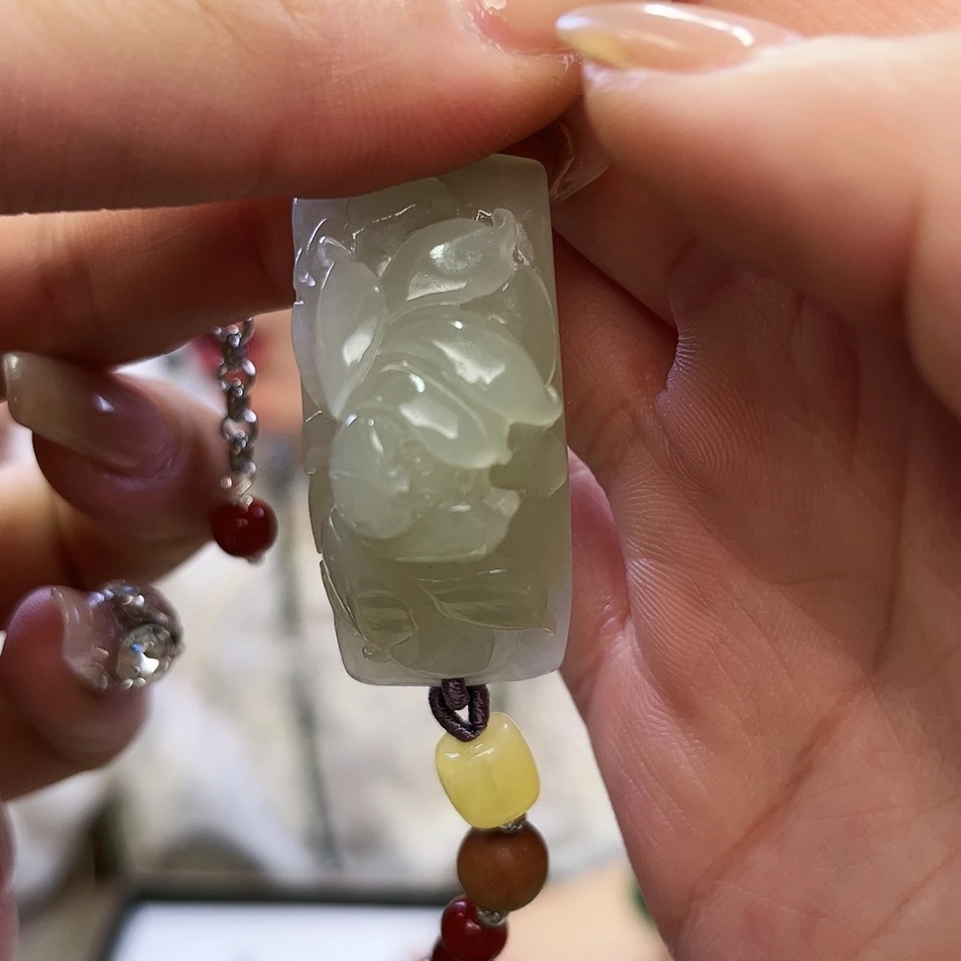 和田玉手链未镶嵌荷花