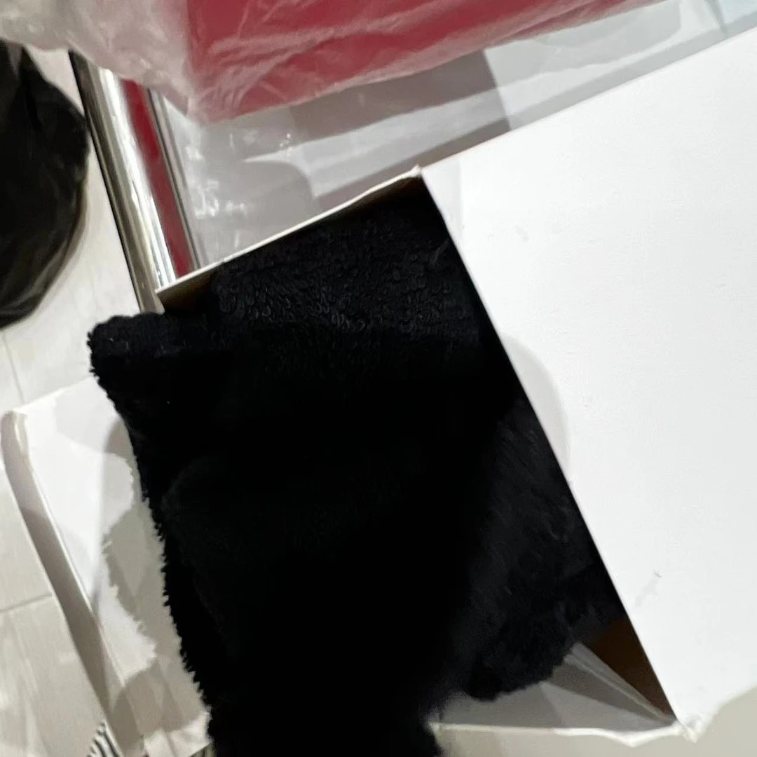 福利款“香款刺绣字母干发帽”