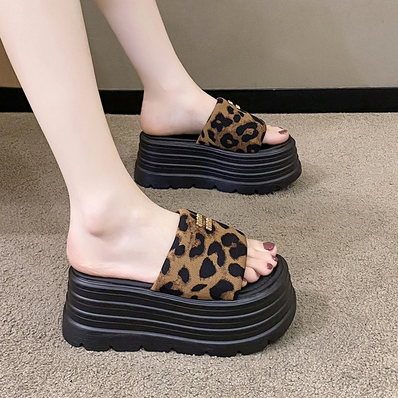 欧美风ins时尚豹纹拖鞋女2025新款夏季外穿厚底高跟配裙子凉拖鞋