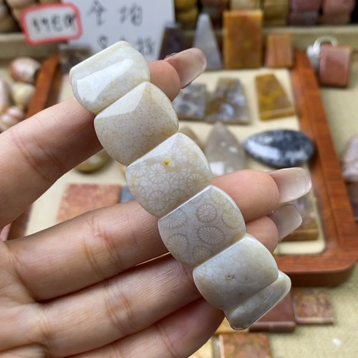 石英岩玉合金颈饰