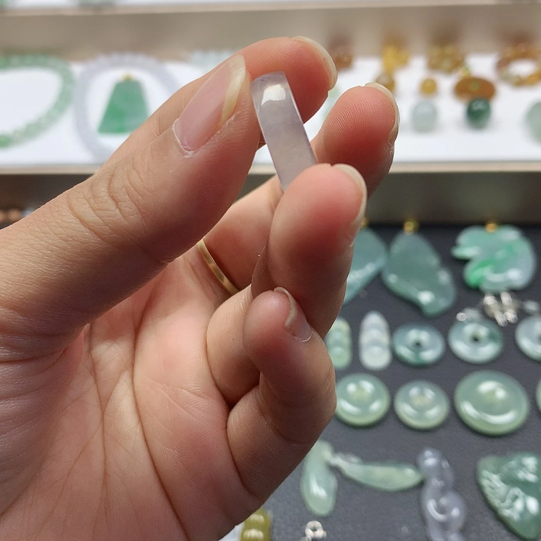 翡翠未镶嵌颈饰马鞍戒