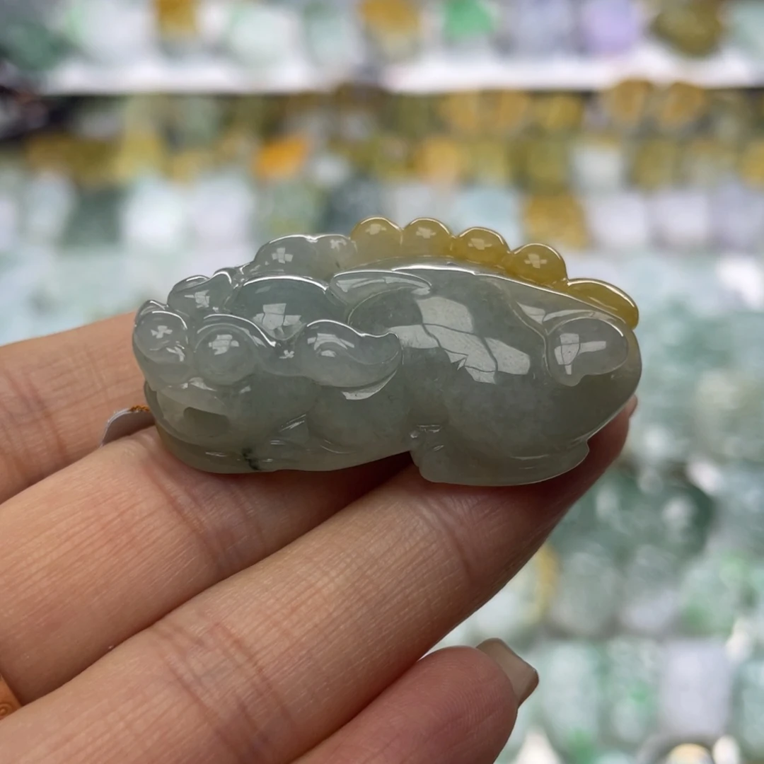 翡翠未镶嵌颈饰貔貅
