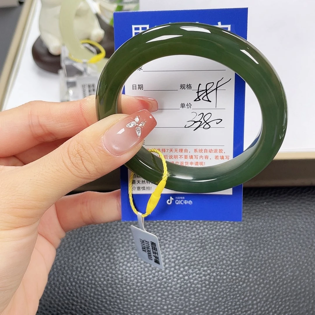 和田玉未镶嵌手镯