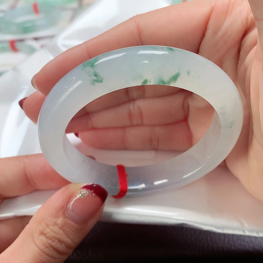 翡翠手镯未镶嵌天然A货翡翠