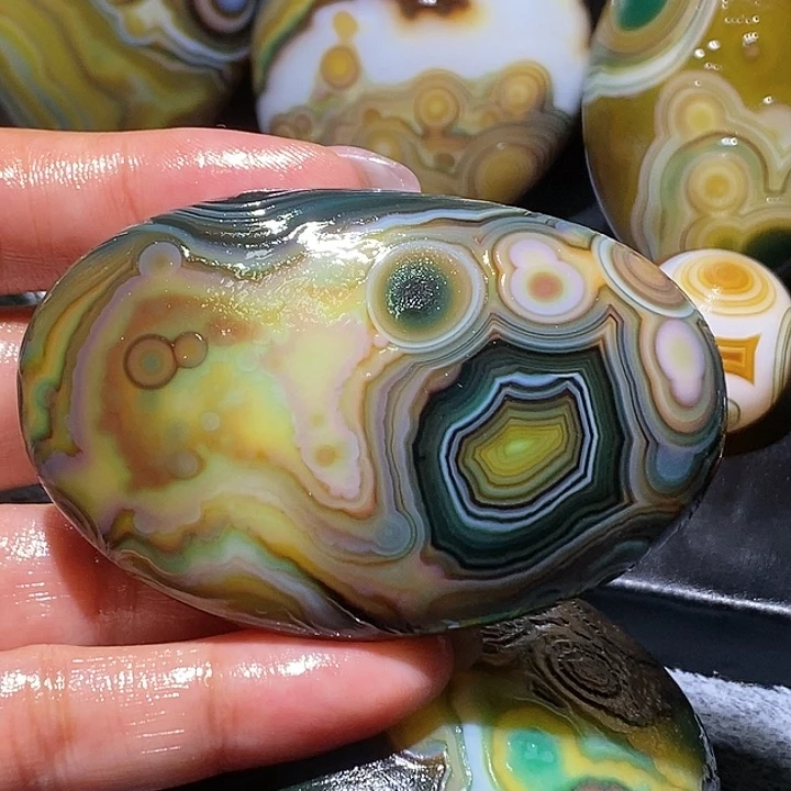 玛瑙/玉髓未镶嵌珠宝奇石86