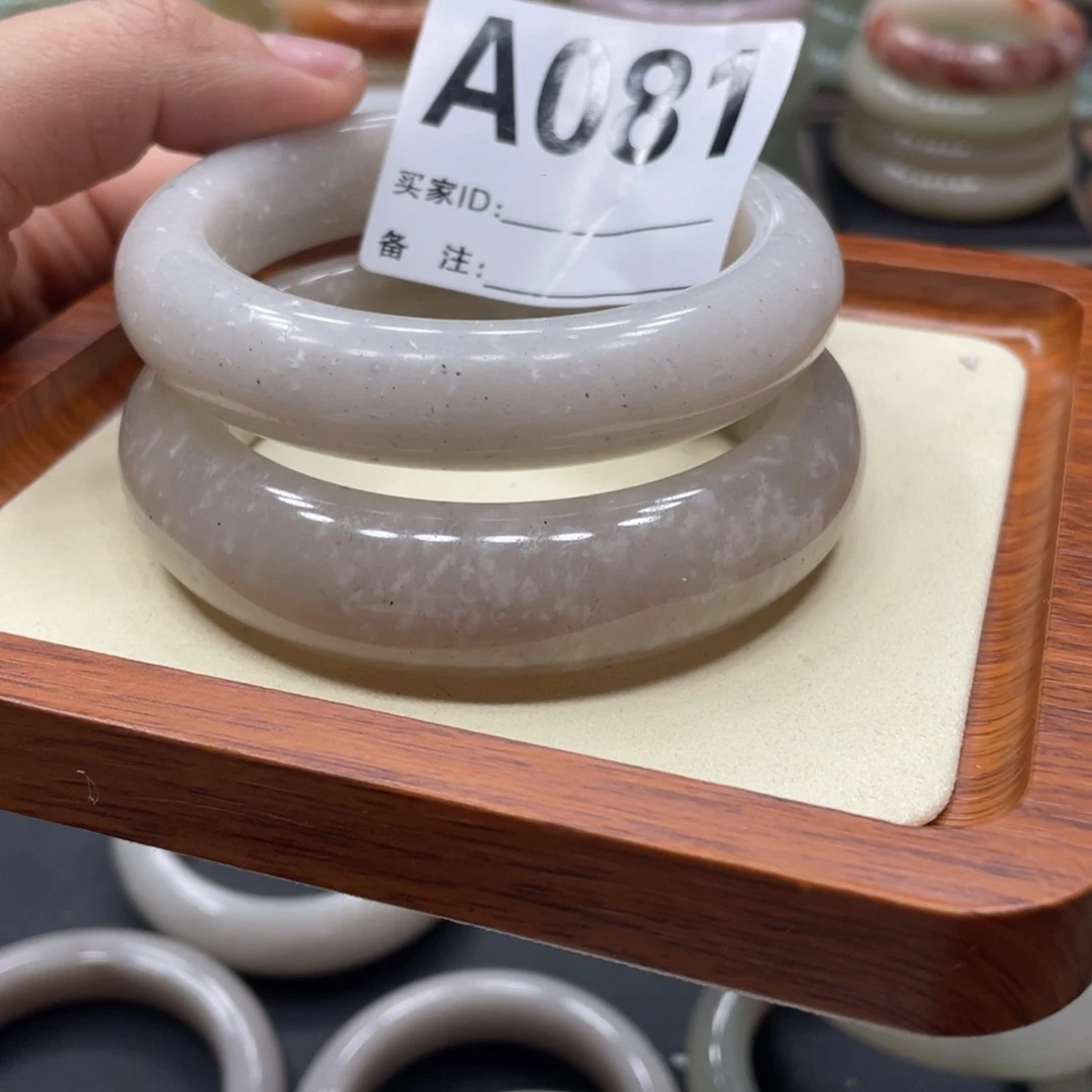 石英质玉手镯未镶嵌从**?