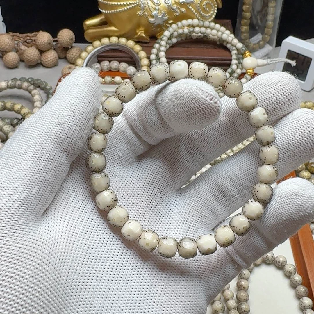 星月菩提手串石玉料7.8无相单圈白冰料半壁留白小散星