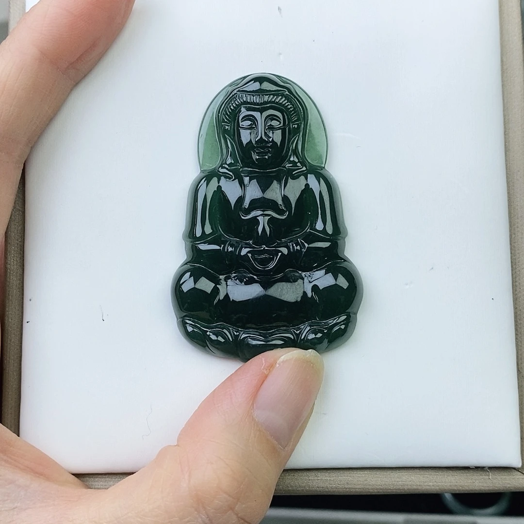 翡翠未镶嵌颈饰观音