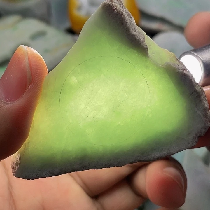 翡翠未镶嵌颈饰天然翡翠边角料