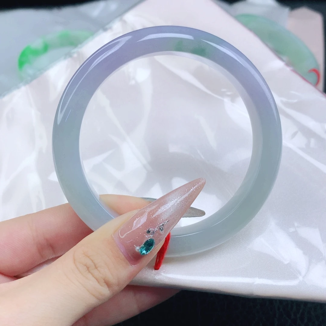 翡翠手镯未镶嵌61圈