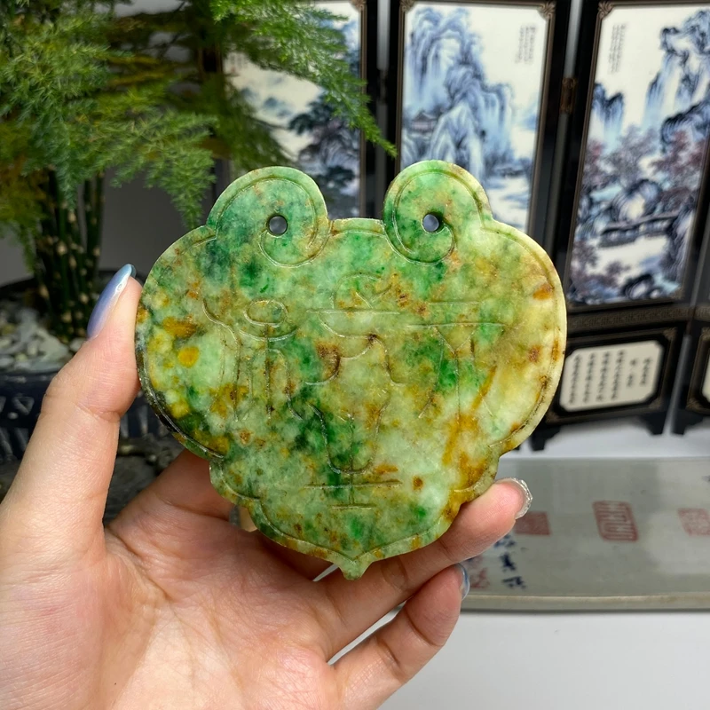 特色老料黄加绿三彩长命富贵锁牌挂件 天然翡翠A货