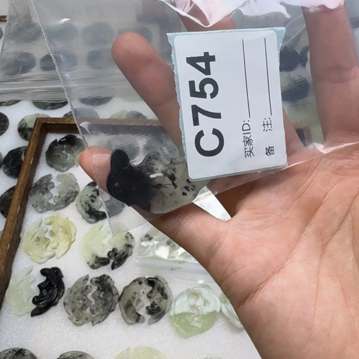 楠***.蛇纹石玉未镶嵌项链
