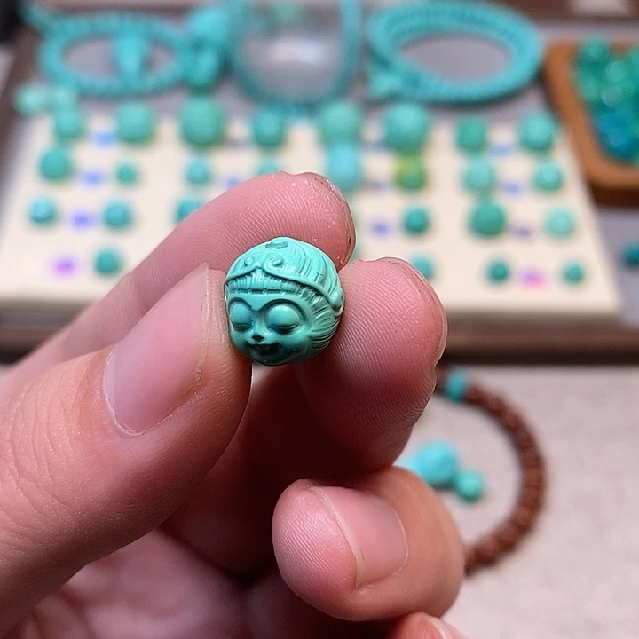 手工雕刻配饰，尺寸10