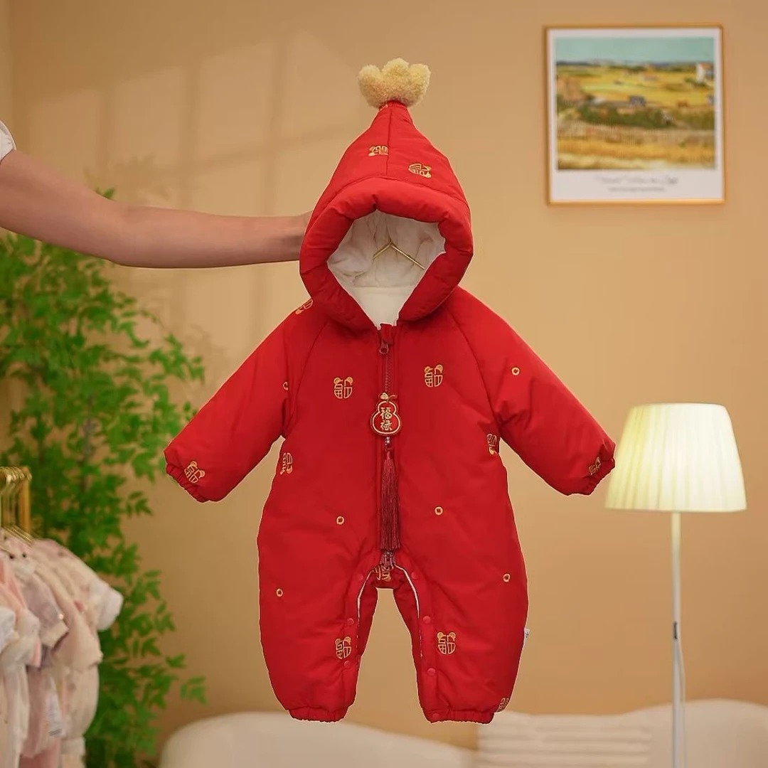婴儿连体衣冬季男女宝宝连帽加棉加厚喜庆满月百天拜年服外出抱衣