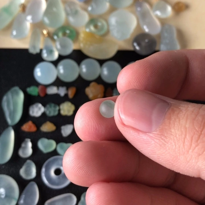 定制翡翠未镶嵌挂件