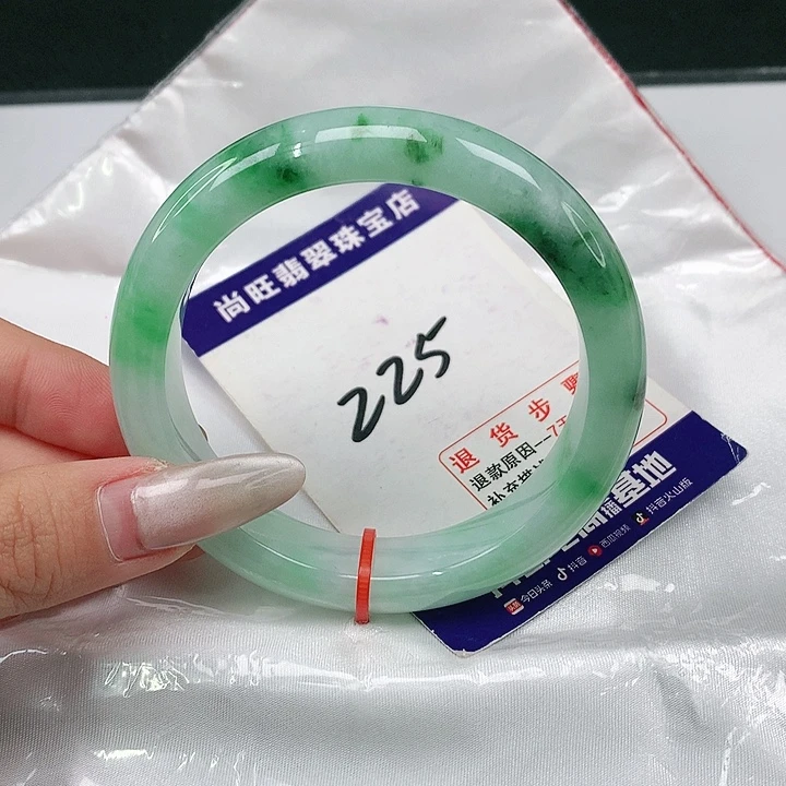 翡翠手镯未镶嵌翡翠12