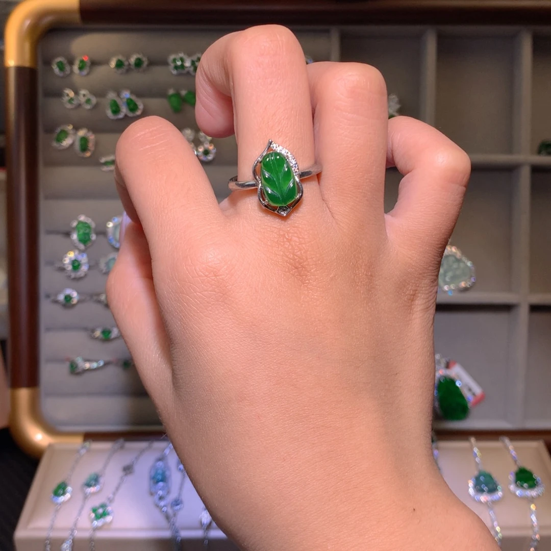 翡翠未镶嵌戒指戒指