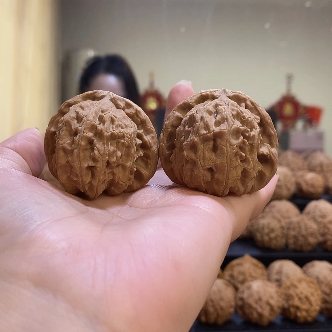 把件文玩核桃43白狮子有黄