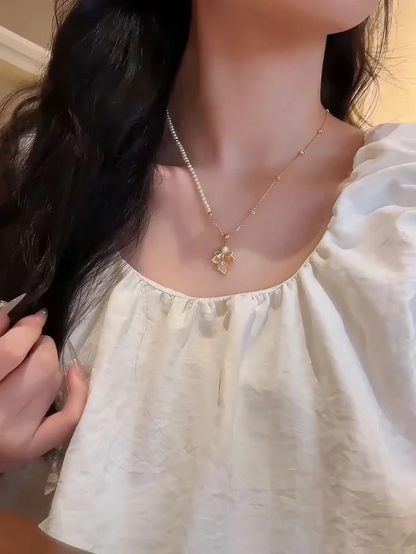 铜合金仿珍珠项链 秋冬轻奢可抽拉闪锆枫叶珍珠项链女气质毛衣链