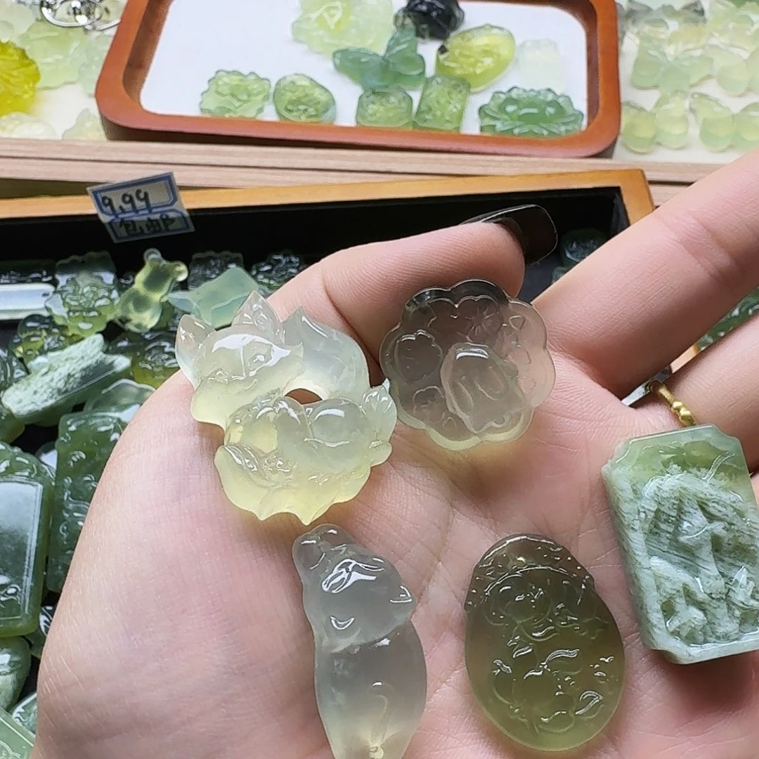 橙***姐蛇纹石玉合金颈饰