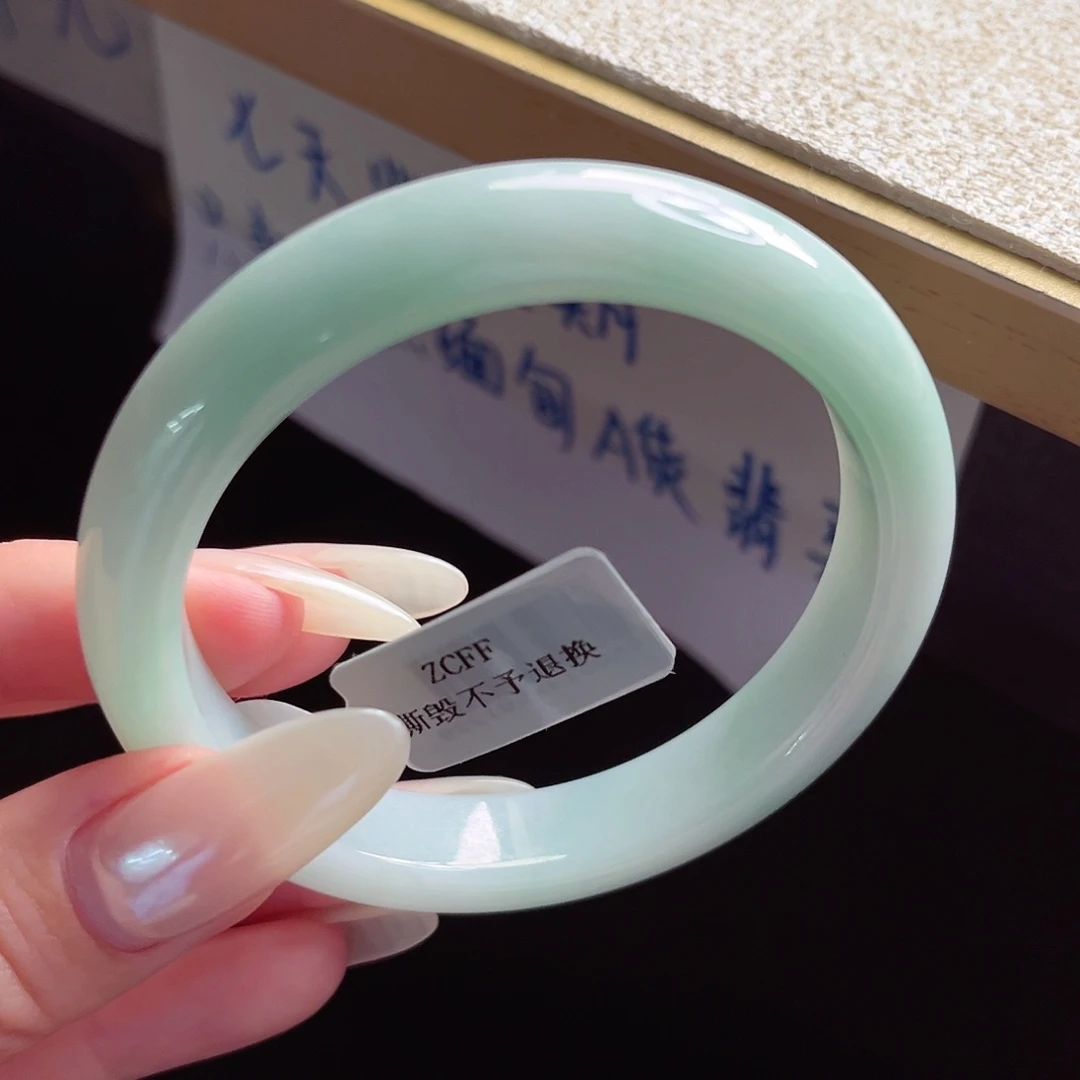 未镶嵌手镯翡翠手镯
