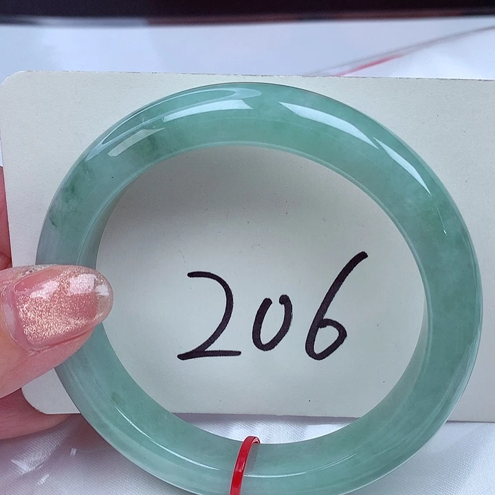 翡翠手镯未镶嵌翡翠