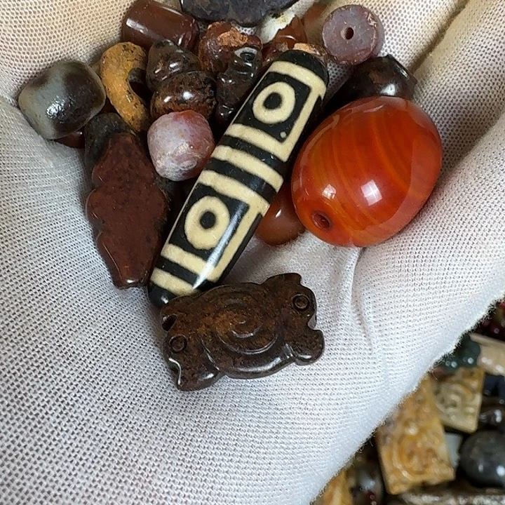 欧***体未镶嵌和田玉挂件