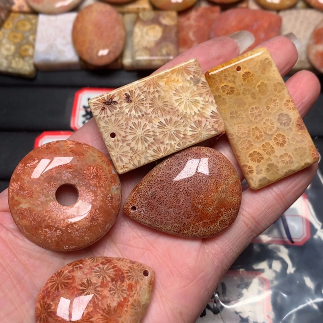 【闪购商品】硅化玉颈饰未镶嵌V*草