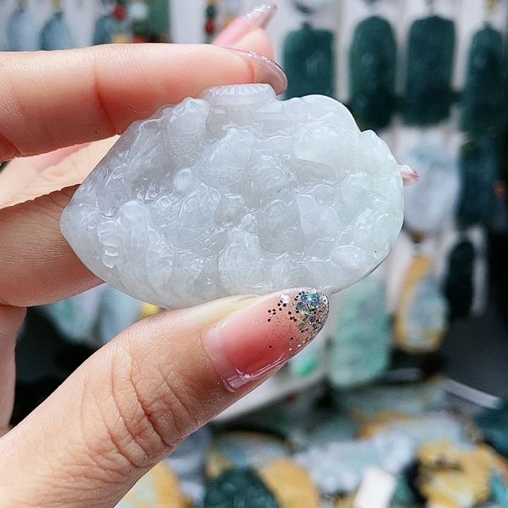 颈饰足铂镶嵌翡翠翡翠