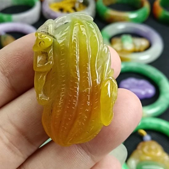 翡翠未镶嵌挂件翡翠