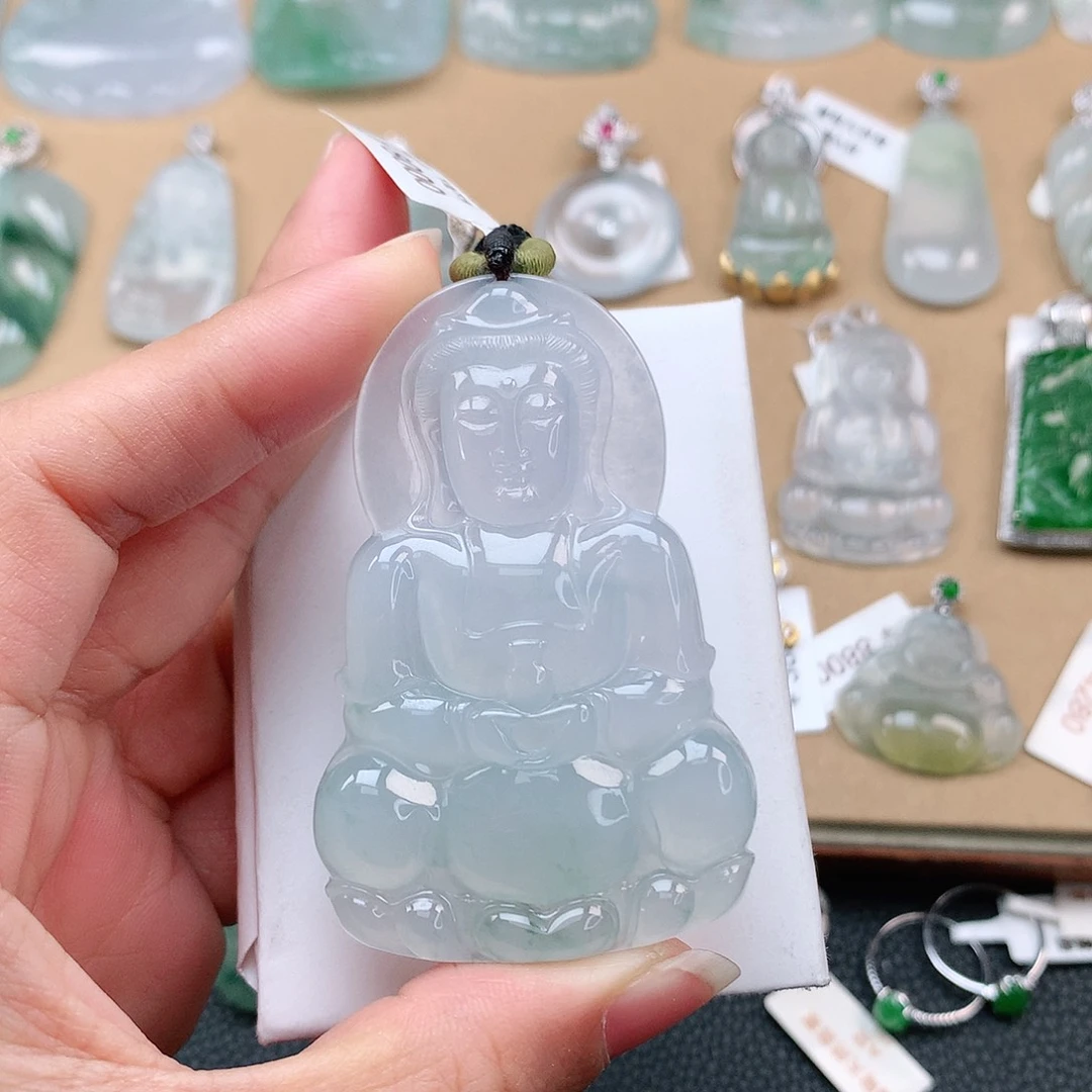 翡翠颈饰未镶嵌观音